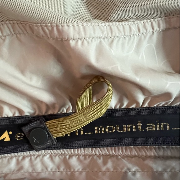 Like new 3-piece snowboard outfit. Highly technical, high quality, Size S. DEAL! - Picture 14 of 16